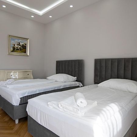 Charming 2-Room Apartment With Balcony, 15 Min To Center Bécs Kültér fotó