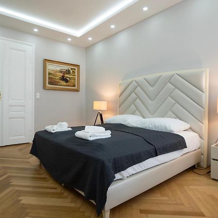 Charming 2-Room Apartment With Balcony, 15 Min To Center Bécs Kültér fotó