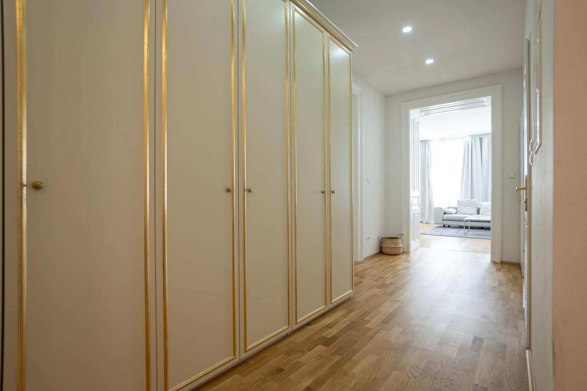 Charming 2-Room Apartment With Balcony, 15 Min To Center Bécs Kültér fotó