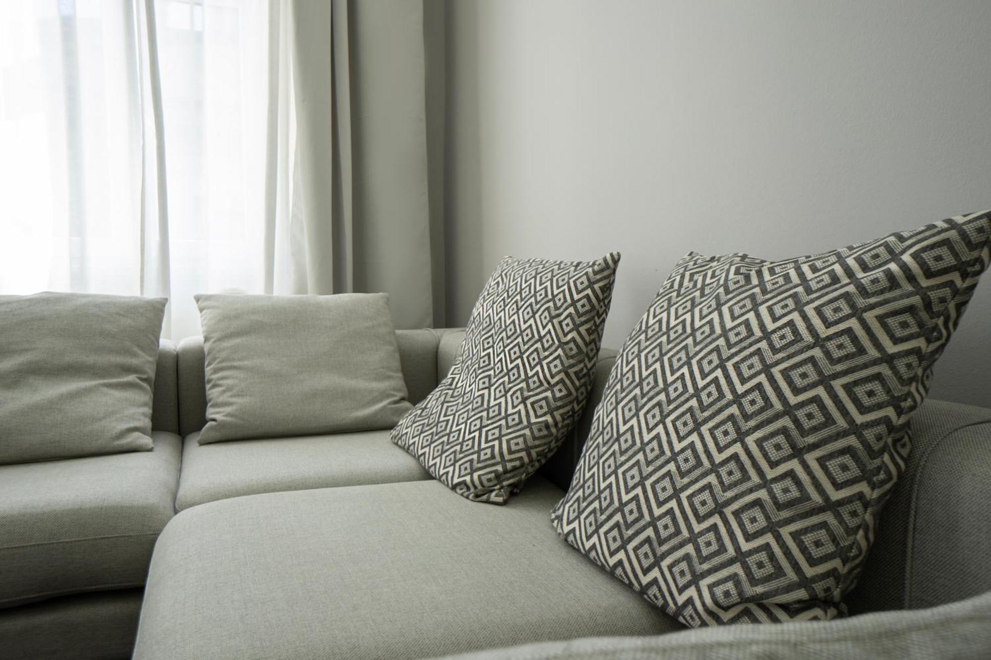 Charming 2-Room Apartment With Balcony, 15 Min To Center Bécs Kültér fotó