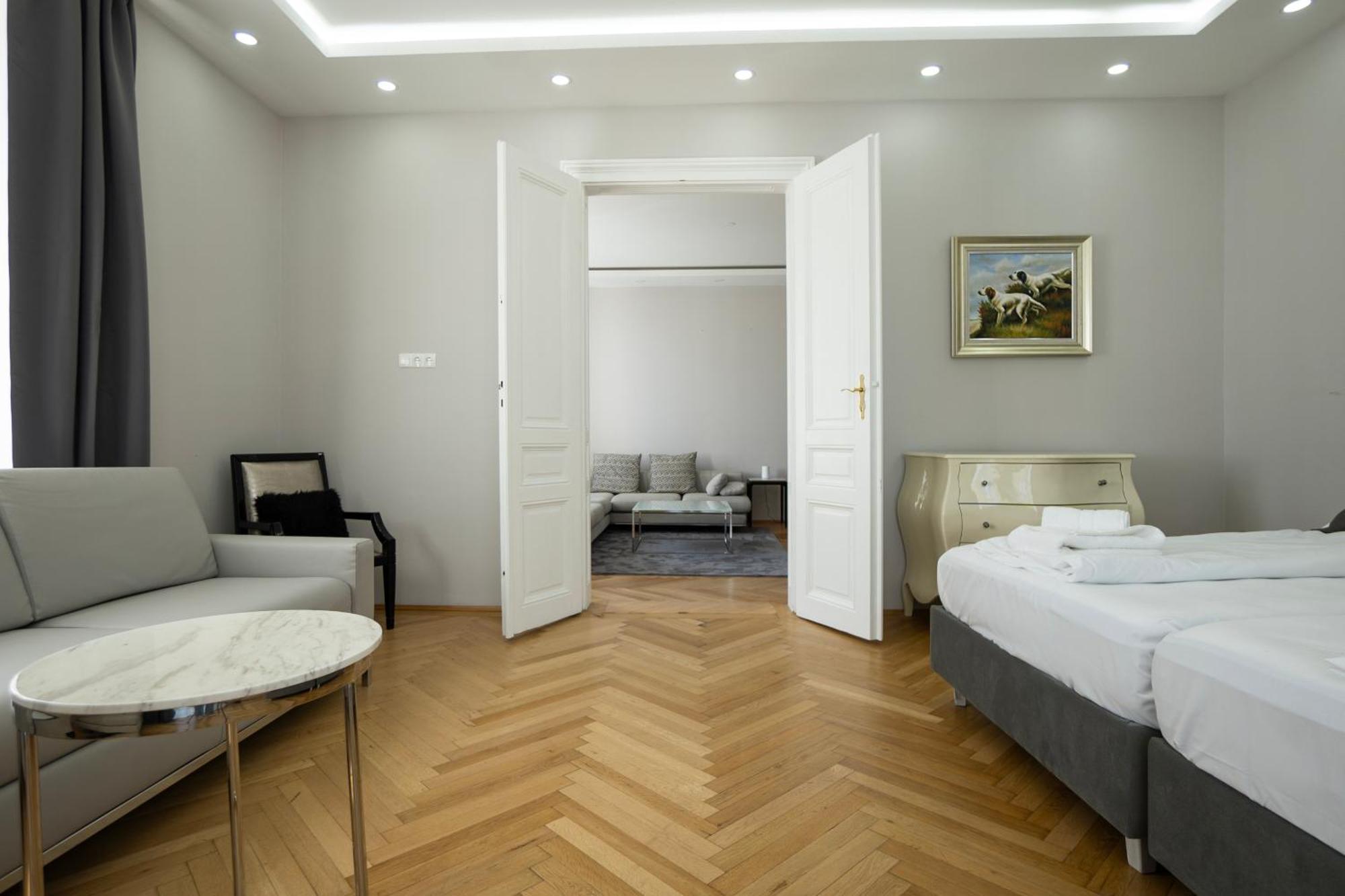 Charming 2-Room Apartment With Balcony, 15 Min To Center Bécs Kültér fotó