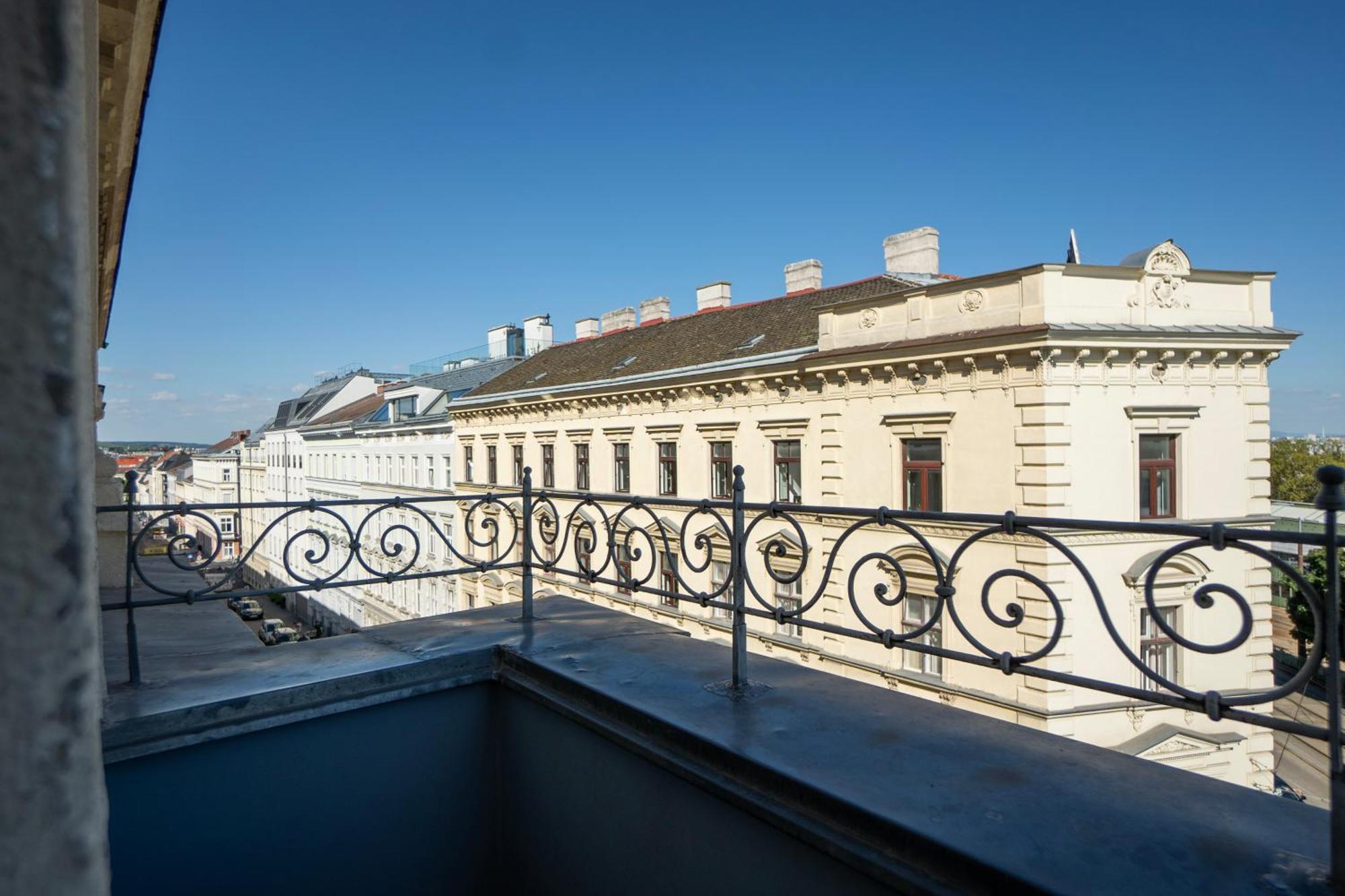 Charming 2-Room Apartment With Balcony, 15 Min To Center Bécs Kültér fotó