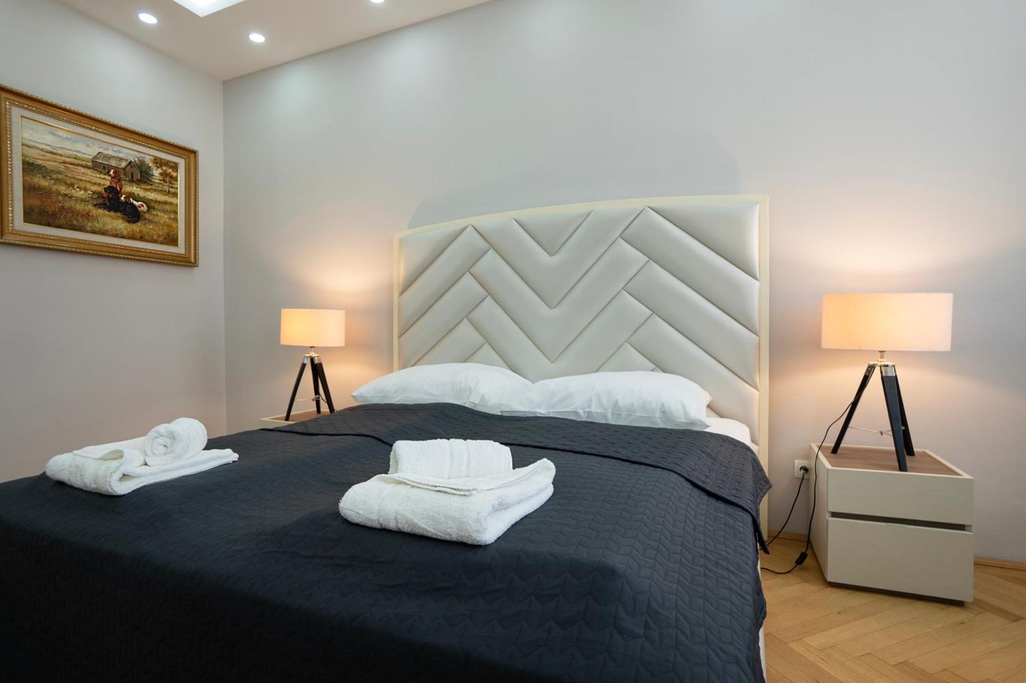 Charming 2-Room Apartment With Balcony, 15 Min To Center Bécs Kültér fotó