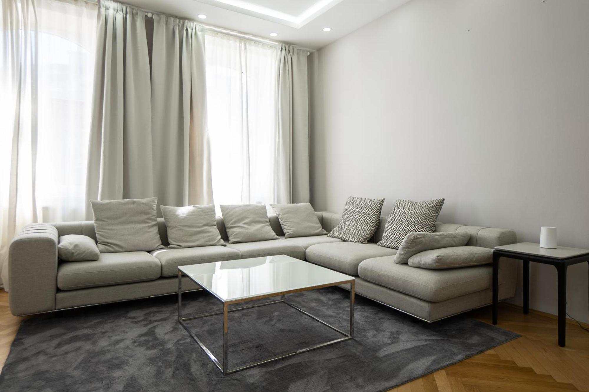 Charming 2-Room Apartment With Balcony, 15 Min To Center Bécs Kültér fotó