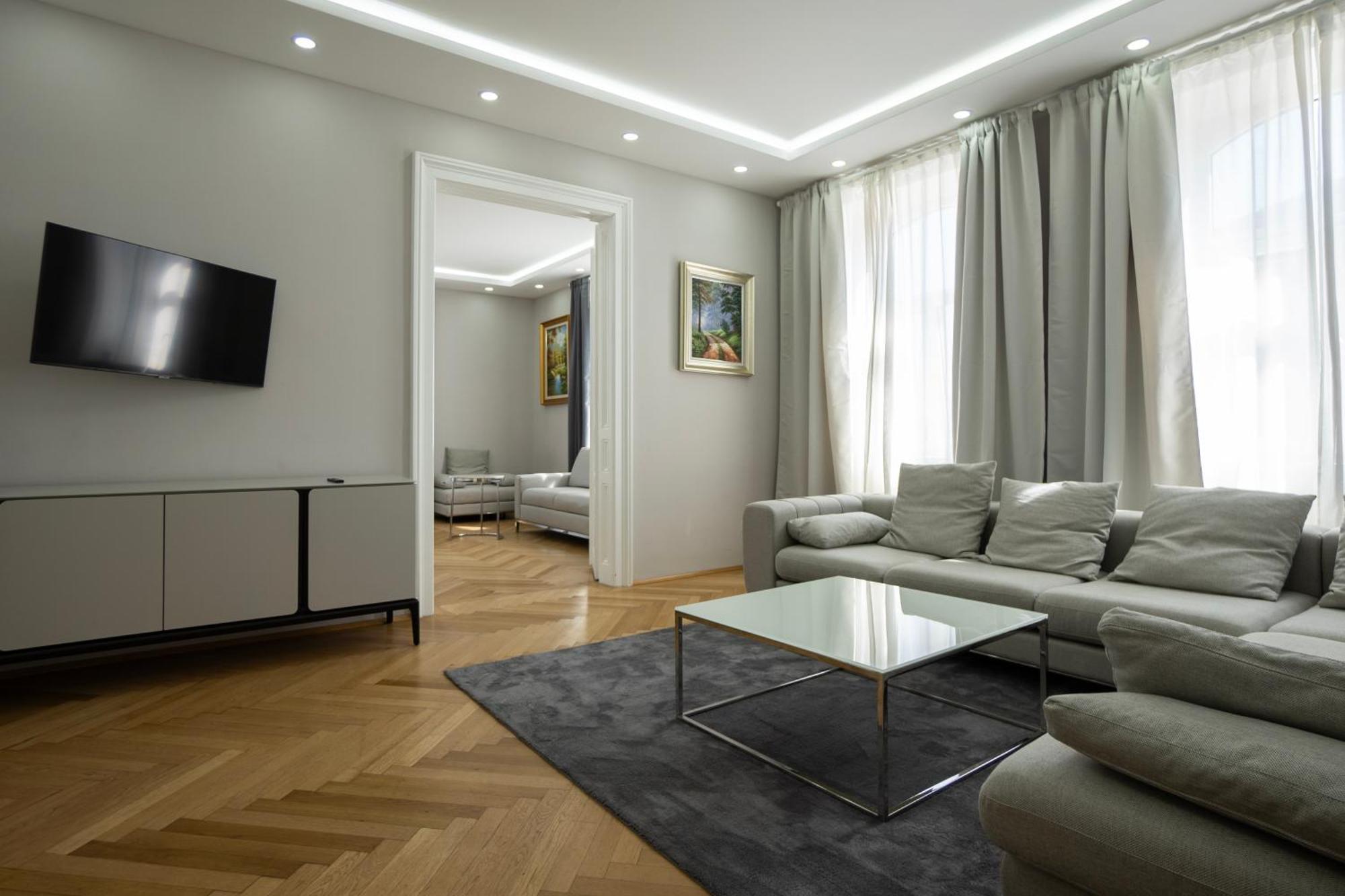 Charming 2-Room Apartment With Balcony, 15 Min To Center Bécs Kültér fotó